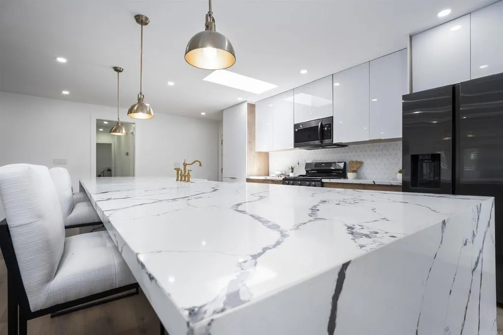 https://cdn.realtyfeed.com/cdn/127/306709700/94a0135b88f34b7a679d8dc51fb0c872.webp