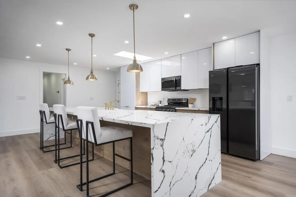 https://cdn.realtyfeed.com/cdn/127/306709700/a42e03d2cd3061bda27e568f7ed9ff50.webp