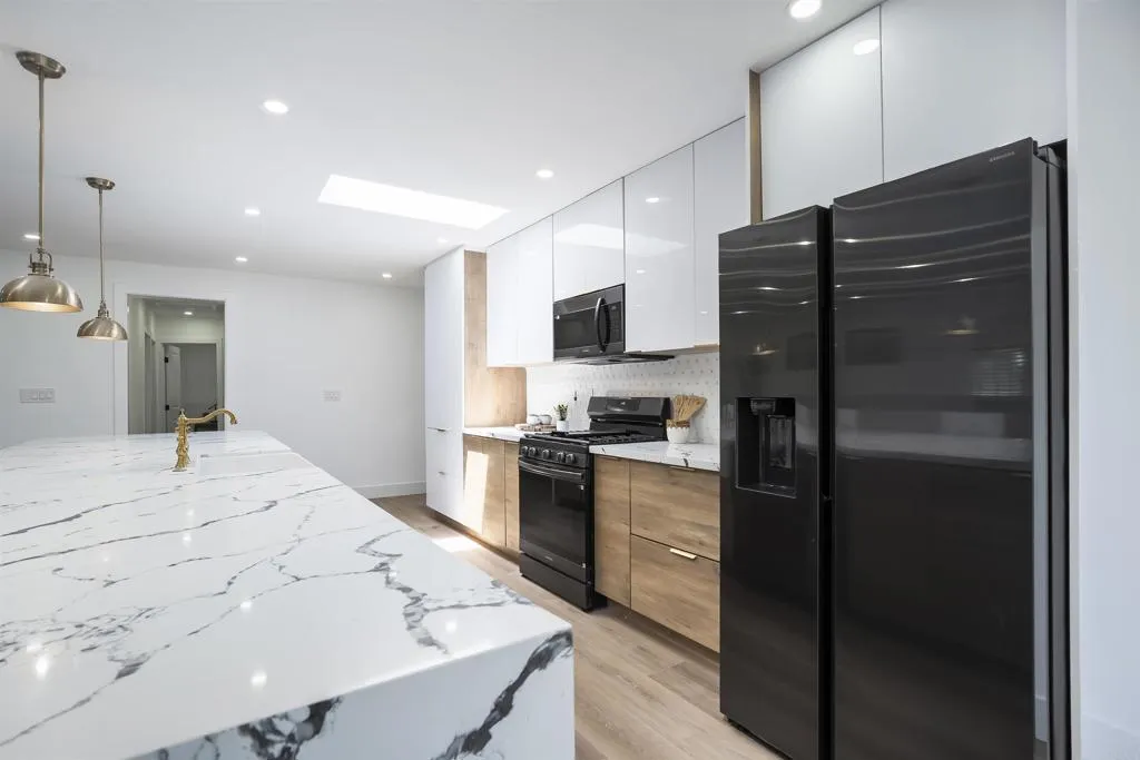 https://cdn.realtyfeed.com/cdn/127/306709700/b46778770f8cd99143a58136616634e9.webp