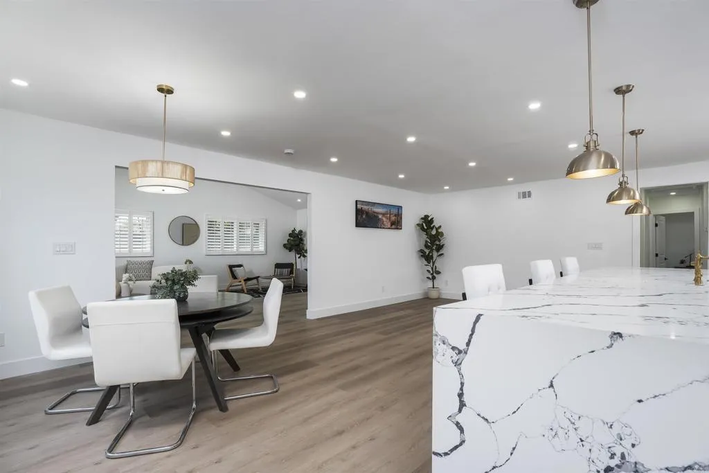https://cdn.realtyfeed.com/cdn/127/306709700/f39c21d622c182c2be3bdbc619119cba.webp