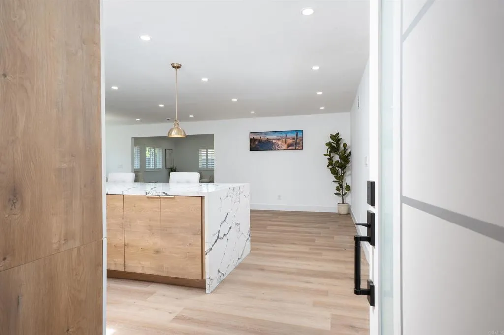 https://cdn.realtyfeed.com/cdn/127/306709700/fef5b63feda2338f4140ffc881381a94.webp