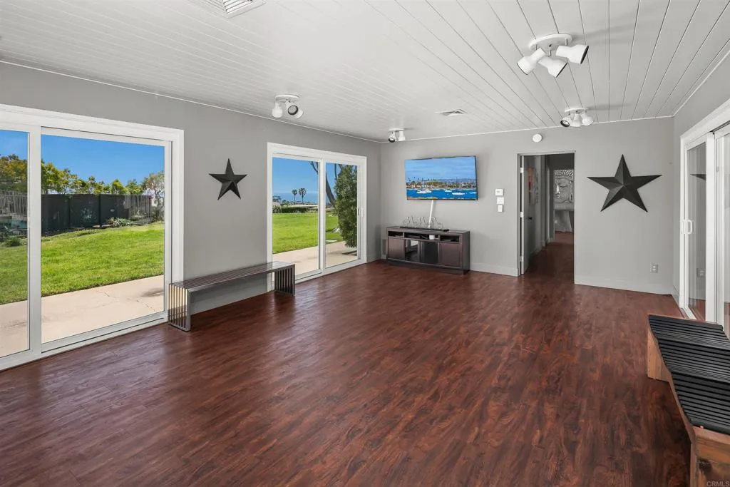 https://cdn.realtyfeed.com/cdn/127/306709781/7cbf4e18a7f23c67fe3d4bebbb8b82c9.webp