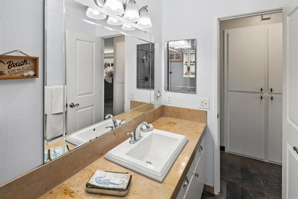https://cdn.realtyfeed.com/cdn/127/306709781/9fa08f0bc7fd7343de30c338304741cb.webp