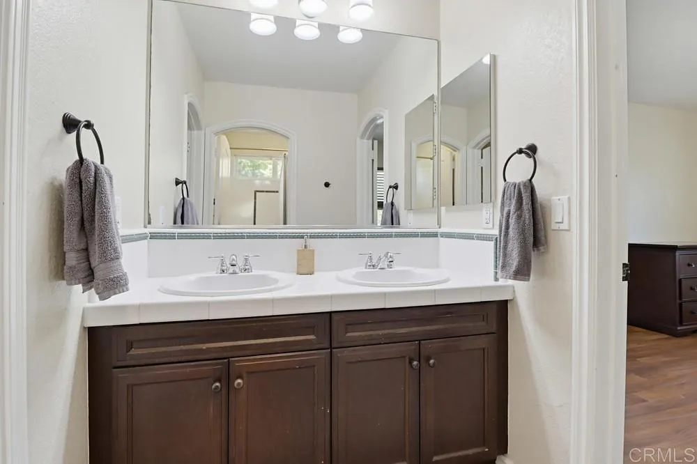 https://cdn.realtyfeed.com/cdn/127/306709786/55a5f8ffcb452cc140380de5bebaaa63.webp