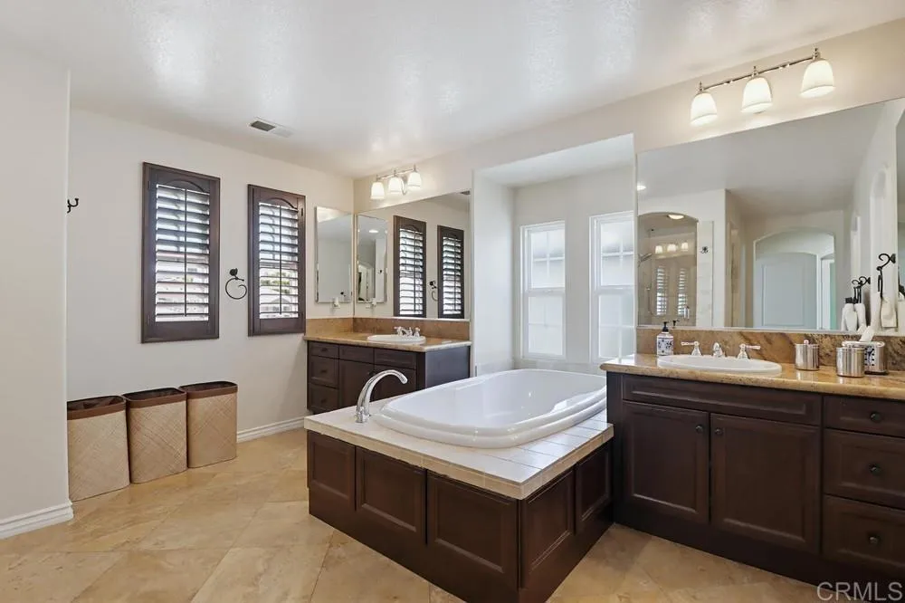 https://cdn.realtyfeed.com/cdn/127/306709786/986e256f870d292b37b5c1e82ea61a32.webp
