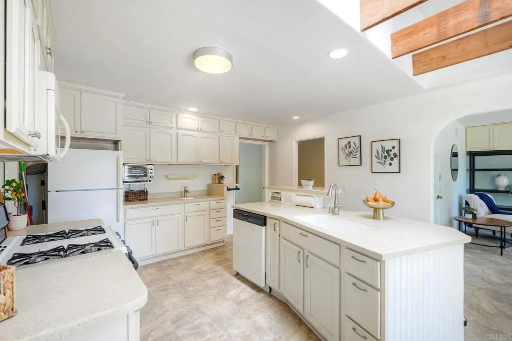 https://cdn.realtyfeed.com/cdn/127/306709892/07b855d7ffcae6f65b025eadbc90c25e.webp