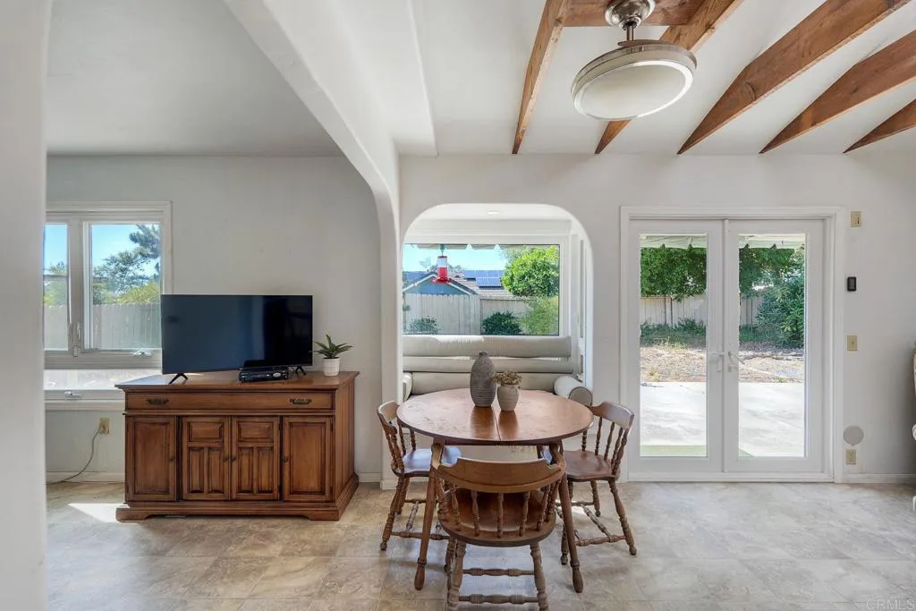 https://cdn.realtyfeed.com/cdn/127/306709892/186316a3e7eb8ff9bf7ef7661071418c.webp