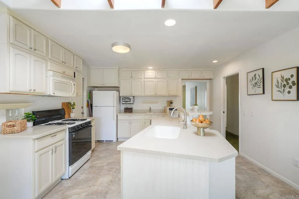 https://cdn.realtyfeed.com/cdn/127/306709892/3748739d93a6d8fb73c21e3c347f9d17.webp