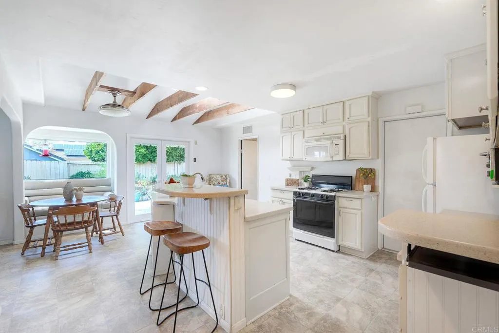 https://cdn.realtyfeed.com/cdn/127/306709892/aae36f7c72cbe6d9d219b1296b0ffce3.webp