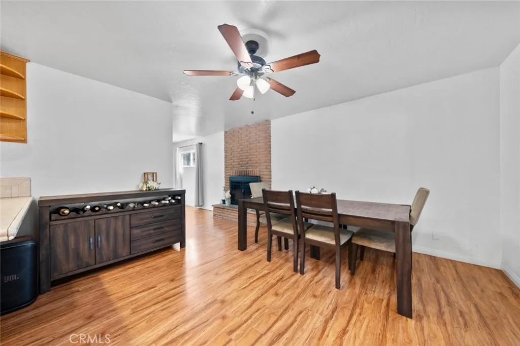 https://cdn.realtyfeed.com/cdn/127/306709952/1e1cefeca39ea848dc49260ff01648e1.webp