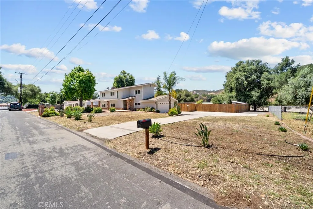 https://cdn.realtyfeed.com/cdn/127/306709952/3a6f5b288bd4161ec57bc1a87e7e9457.webp