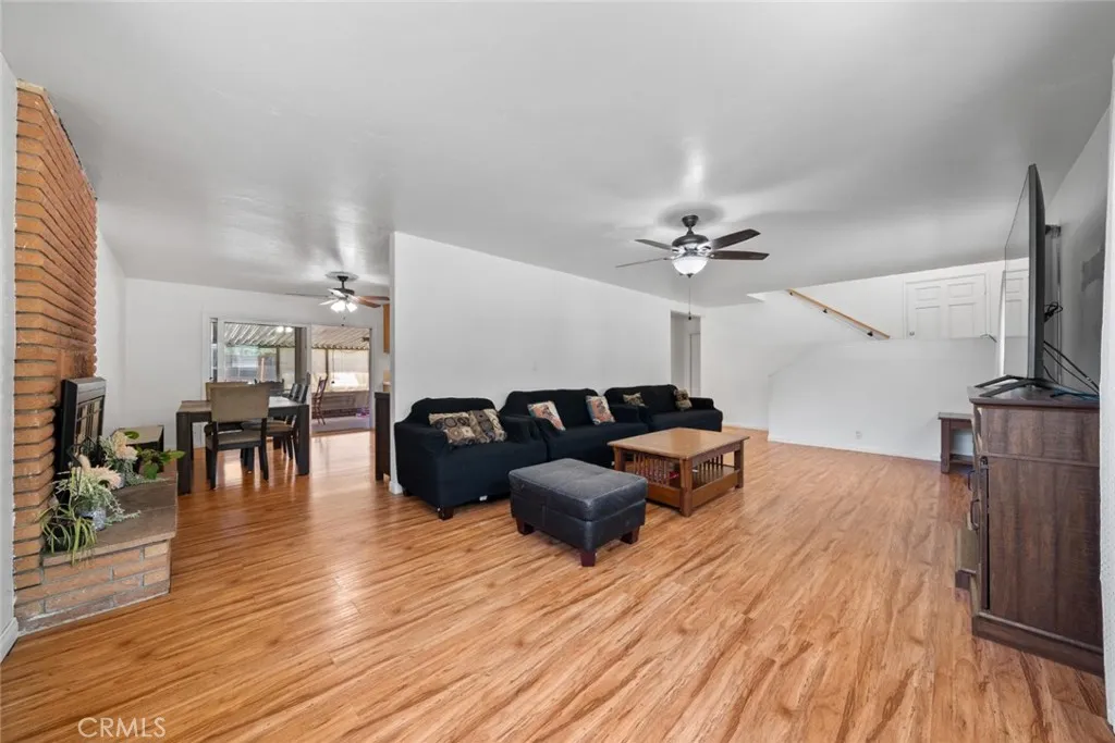 https://cdn.realtyfeed.com/cdn/127/306709952/69de4bde9c4ec392215d2a431b6ec7d1.webp