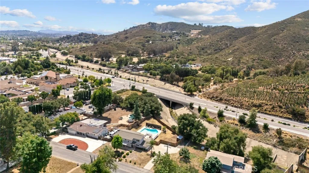 https://cdn.realtyfeed.com/cdn/127/306709952/923863aa7e066f34855ac13c16cee8e5.webp