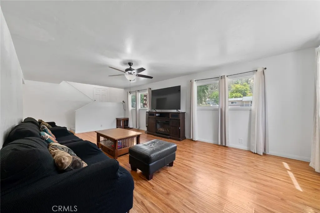 https://cdn.realtyfeed.com/cdn/127/306709952/98bd62ec9bedbfeb8ffd894404ebc52a.webp