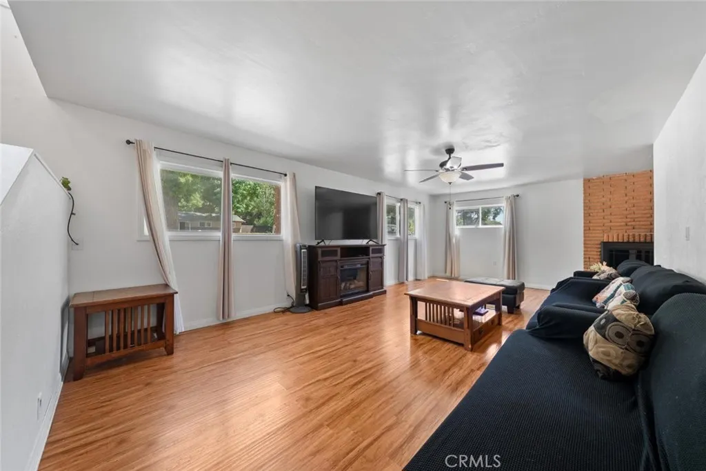 https://cdn.realtyfeed.com/cdn/127/306709952/a7acb721387c3881537f82e8bedf58b2.webp