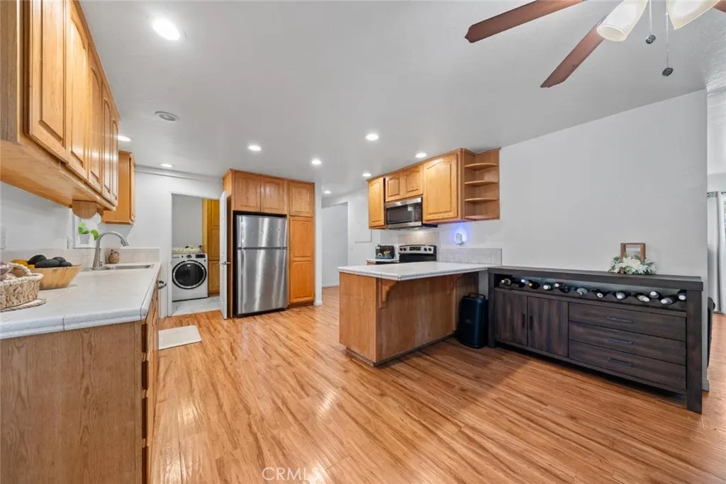 https://cdn.realtyfeed.com/cdn/127/306709952/b2b06f20525f1163283496962de5becd.webp