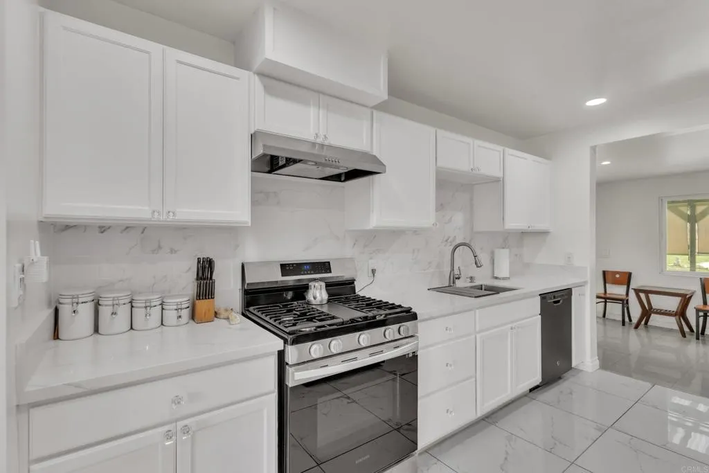 https://cdn.realtyfeed.com/cdn/127/306709964/412906159b90efb226f28f80325e4382.webp