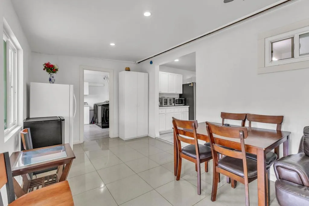 https://cdn.realtyfeed.com/cdn/127/306709964/9fe1d1efefc4aa26089ac840b99a53c5.webp