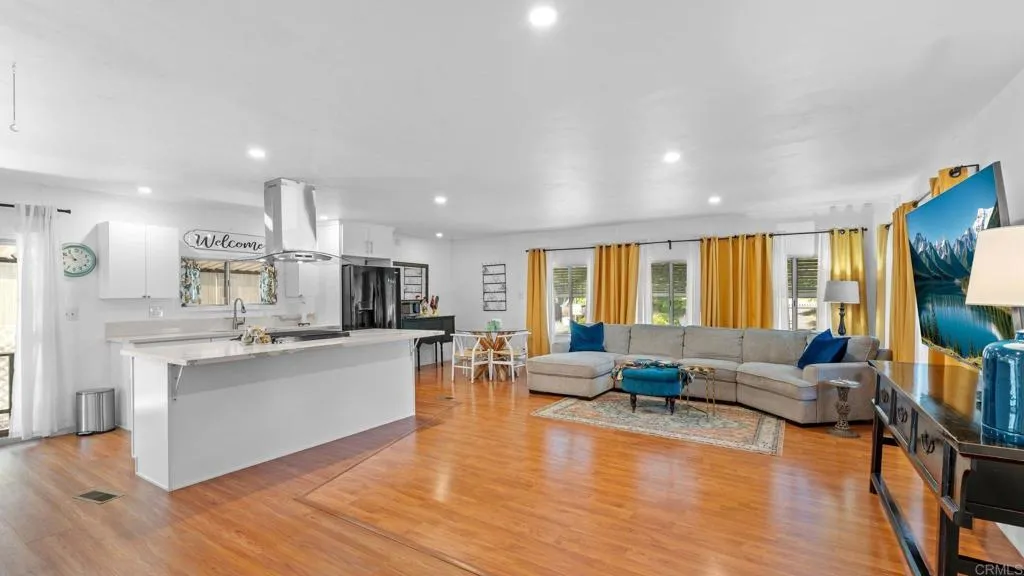 https://cdn.realtyfeed.com/cdn/127/306710008/42d8af421aaef707b868f5b168972e5f.webp