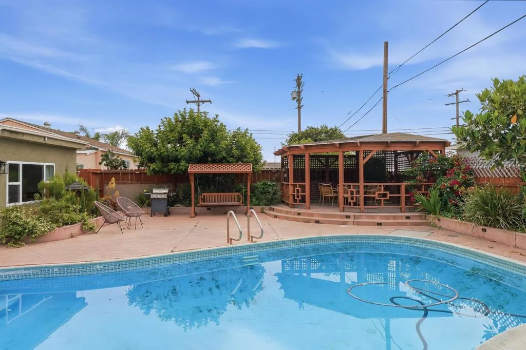 https://cdn.realtyfeed.com/cdn/127/306710195/3328a0bf9cdc7ee46269958bde052ec0.webp