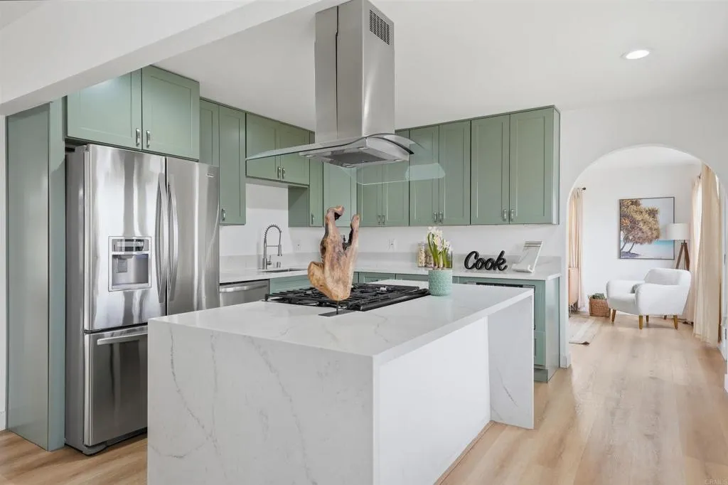 https://cdn.realtyfeed.com/cdn/127/306710195/ef78214986c30abe674c6547e0d181ea.webp