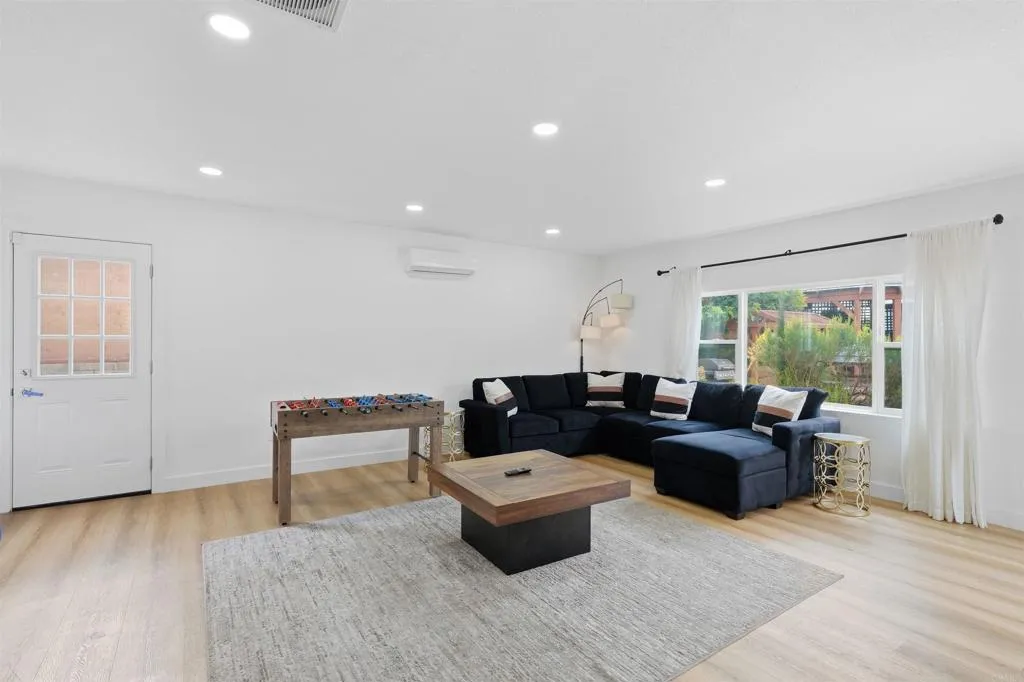 https://cdn.realtyfeed.com/cdn/127/306710195/f79033fcae566487373257dfcc9d866a.webp