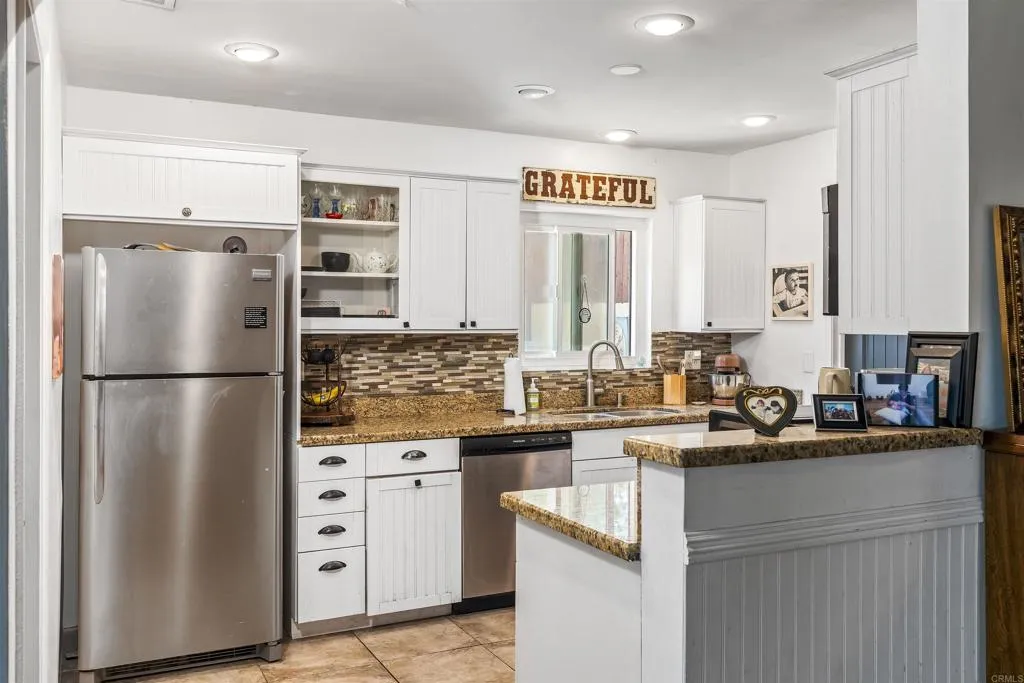 https://cdn.realtyfeed.com/cdn/127/306710307/f1bf37eef9e39efeeaee9a570152b8a6.webp