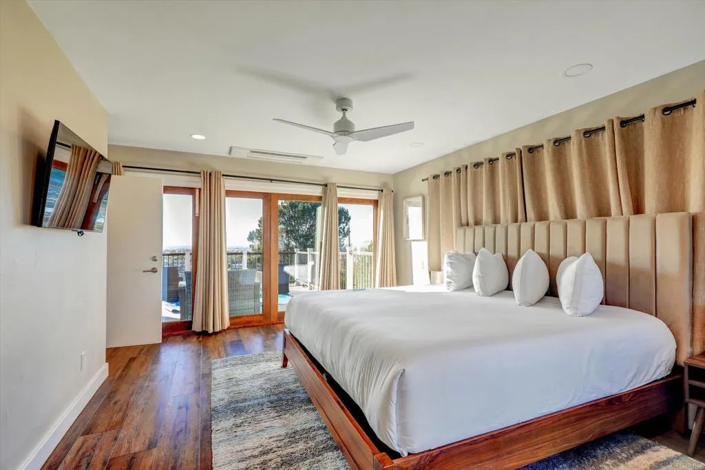 https://cdn.realtyfeed.com/cdn/127/306710350/0fabcd5f6320526fc8ca99cd1f368a22.webp