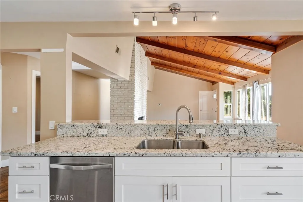 https://cdn.realtyfeed.com/cdn/127/306710354/02159f6f5610cbd8b51127095cfe7603.webp