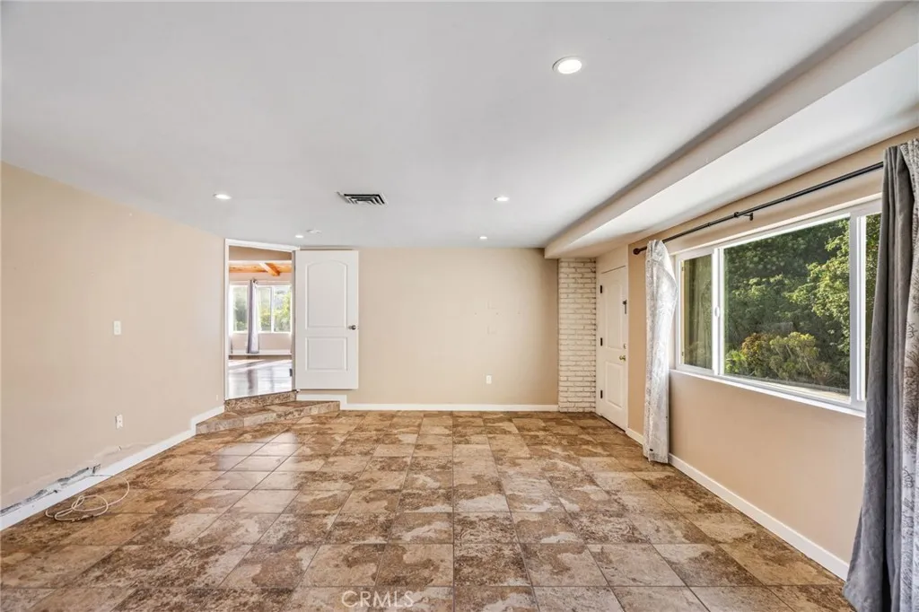 https://cdn.realtyfeed.com/cdn/127/306710354/54d1731066b8f9fbe5246fce607508bc.webp