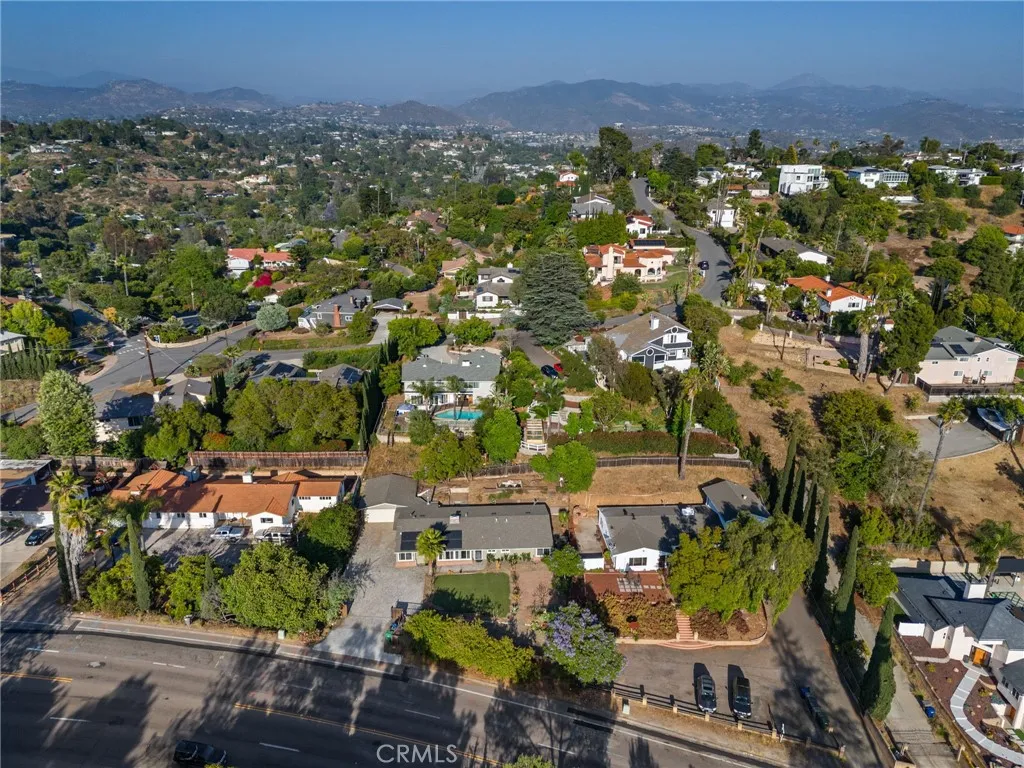 https://cdn.realtyfeed.com/cdn/127/306710354/841dc31d1e622585fe515015dfd8fdc5.webp