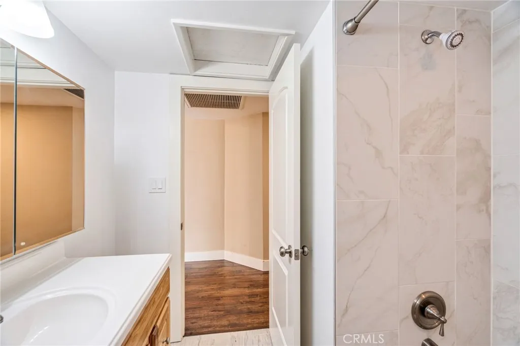 https://cdn.realtyfeed.com/cdn/127/306710354/b0d6fb5d42e24efd7913bf8d0a3f1eeb.webp