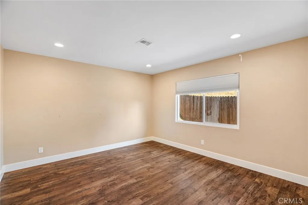 https://cdn.realtyfeed.com/cdn/127/306710354/c301d42d35ee39bf2f1bce9a4edfc2c5.webp