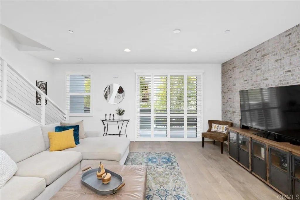 https://cdn.realtyfeed.com/cdn/127/306710370/46b08b0175e799613c29e06d1ffd0493.webp