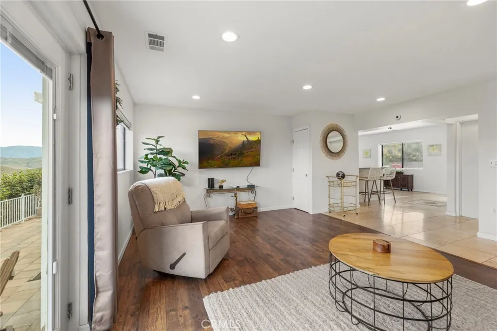 https://cdn.realtyfeed.com/cdn/127/306710377/051bcc1774775cc6ea0c8cd39331b8cb.webp