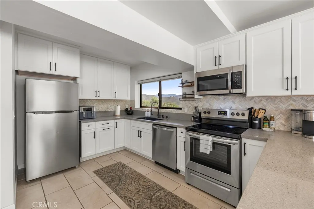 https://cdn.realtyfeed.com/cdn/127/306710377/2f9c8590fe39ab0744f074f5e74269ea.webp