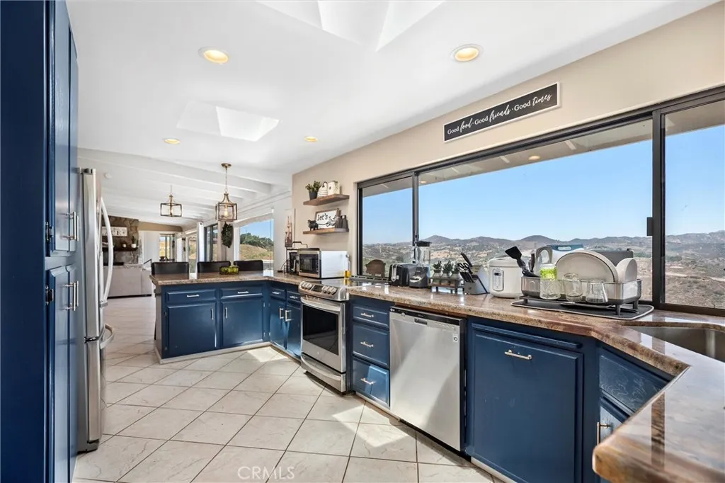 https://cdn.realtyfeed.com/cdn/127/306710377/be051f22d1437d0517777148d1925d2d.webp