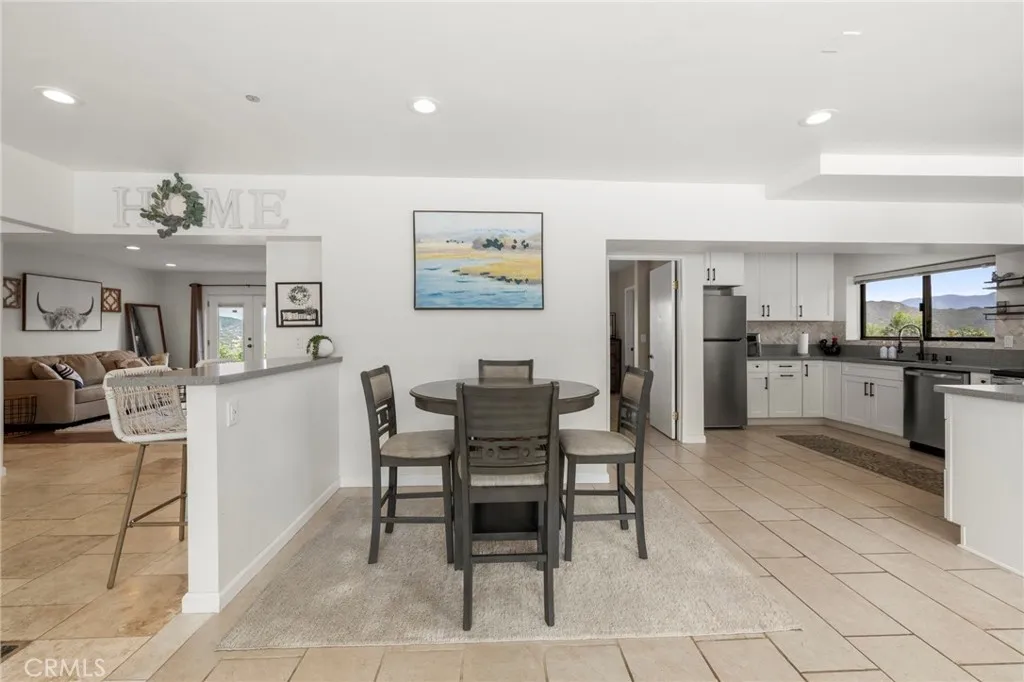 https://cdn.realtyfeed.com/cdn/127/306710377/dd9fcd14141e6d9abd88b64410dd8526.webp