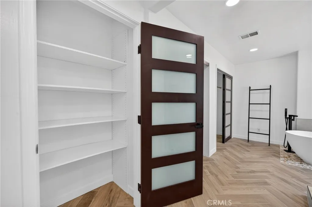 https://cdn.realtyfeed.com/cdn/127/306710406/14f5fdaff74fbaa5a2f0b446c5bc5a71.webp