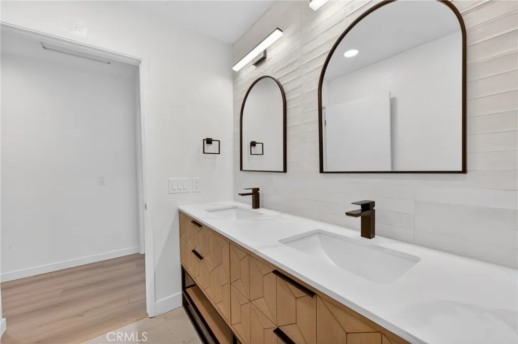 https://cdn.realtyfeed.com/cdn/127/306710406/1a5dabd7d233d506ac2af90563cd7330.webp