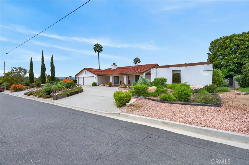Escondido, CA 92025