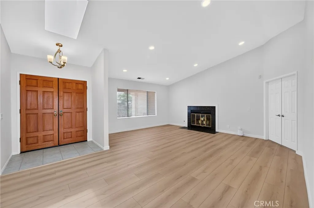 https://cdn.realtyfeed.com/cdn/127/306710406/abec0af5684ae7d0e1a8bcc7f263df1d.webp
