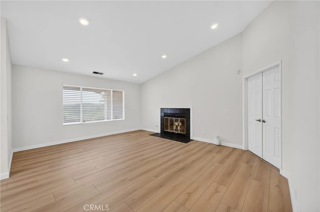 https://cdn.realtyfeed.com/cdn/127/306710406/b53a52938e2700831d7914e8d1f59611.webp