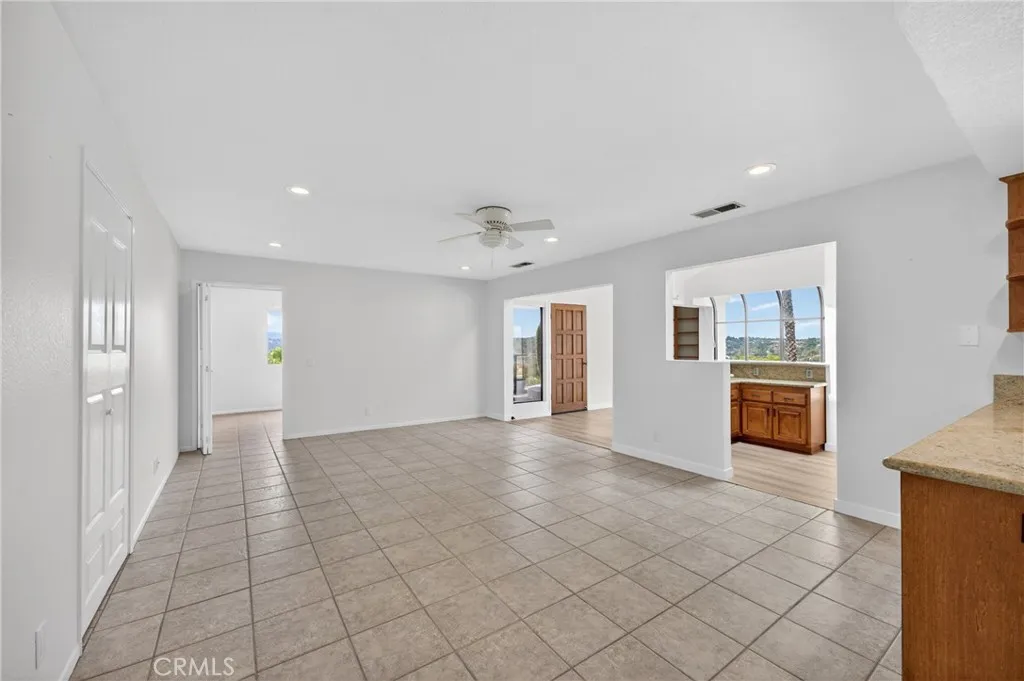 https://cdn.realtyfeed.com/cdn/127/306710406/f4f6ac4a7383fa14eca1d1811a0c537c.webp