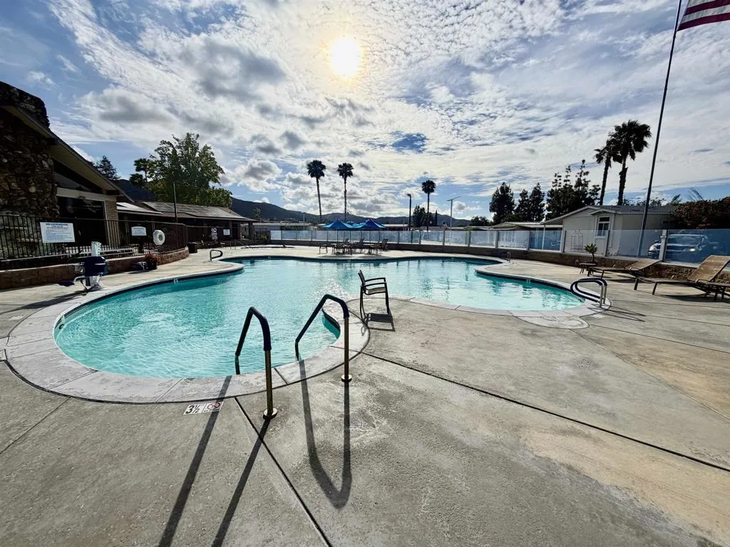 https://cdn.realtyfeed.com/cdn/127/306710445/5b0c76fd3524a2ab6cd4b36791658cbe.webp