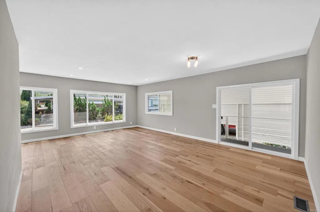 https://cdn.realtyfeed.com/cdn/127/306710445/ec63e1d0265bf86023a69ecf33b5dc37.webp