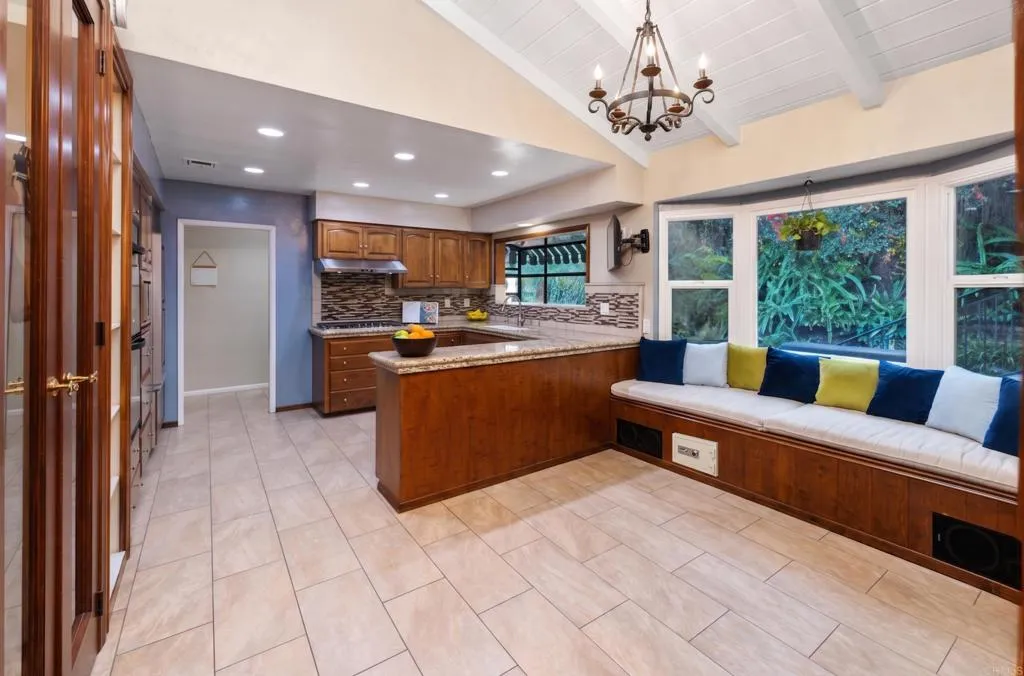 https://cdn.realtyfeed.com/cdn/127/306710449/1a82bfb69652055082183f405f9cb275.webp