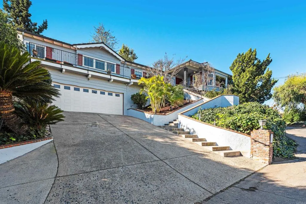 https://cdn.realtyfeed.com/cdn/127/306710449/7868f35b3f9024dd7d7ddd96fa505e17.webp