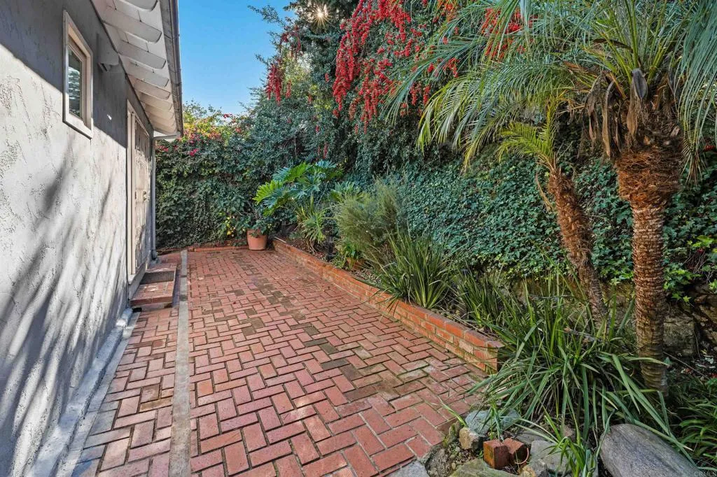 https://cdn.realtyfeed.com/cdn/127/306710449/923a6abc21e7b2b04fb8d7d10a9ee66a.webp