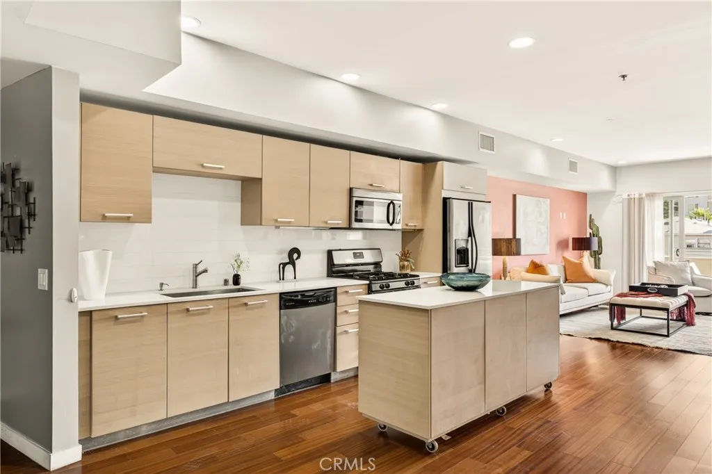 5016 Bakman UNIT 205, North Hollywood, CA, 91601